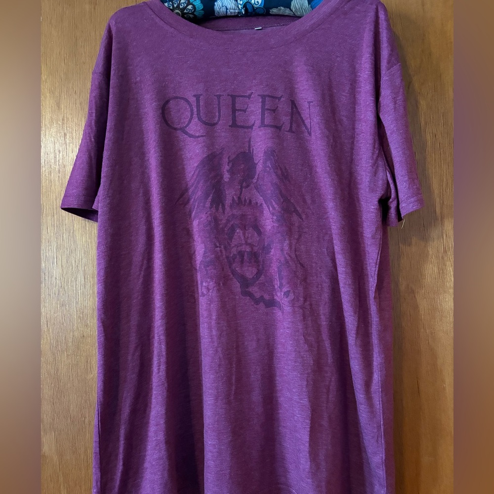 Queen Graphic T-Shirt 👑
